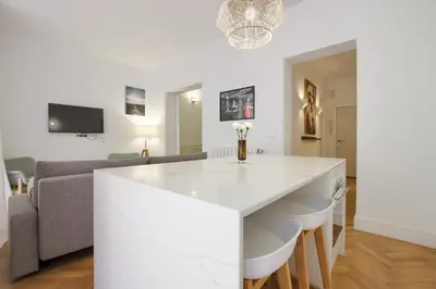Una televisión o centro de entretenimiento en Lavapies Center - Apartamento de 1 dormitorio