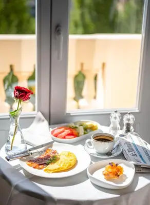 Comida en o cerca de este hotel