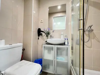 Un baño de Estudio Acogedor Amparo Temporal