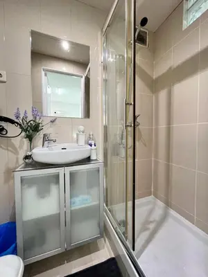 Un baño de Estudio Acogedor Amparo Temporal