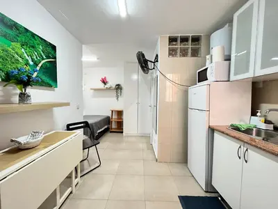 Una cocina o zona de cocina en Estudio Acogedor Amparo Temporal