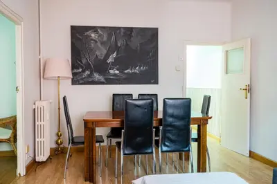 Zona de estar de Amplio apartamento en Chamberí by beBalmy