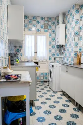 Una cocina o zona de cocina en Amplio apartamento en Chamberí by beBalmy