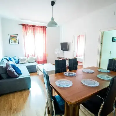 Amplio apartamento en Chamberí by beBalmy