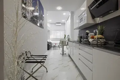 Una cocina o zona de cocina en Lovely Apartment in Gran Via Madrid