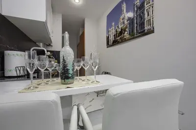 Una cocina o zona de cocina en Lovely Apartment in Gran Via Madrid