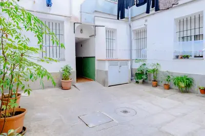 Un balcón o terraza de For You Rentals Encantadora vivienda de dos dormitorios en el Centro de Madrid Temporal REL100