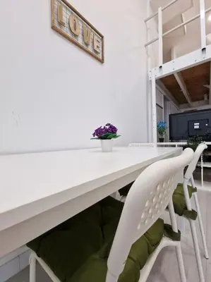 Zona de estar de Seco calle, precisos Loft super equipado cerca de metro Pacífico