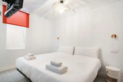 Cama o camas de una habitación en Nice flat in Lavapiés at street level S23A
