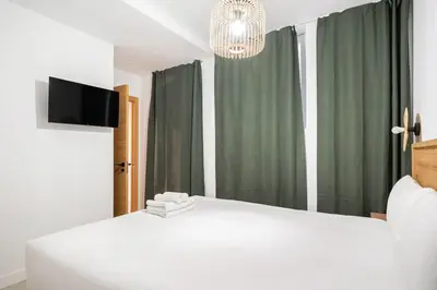 Cama o camas de una habitación en Nice flat in Lavapiés at street level S23A