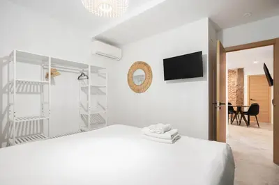 Cama o camas de una habitación en Nice flat in Lavapiés at street level S23A