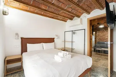 Cama o camas de una habitación en Nice flat in Lavapiés at street level S23B