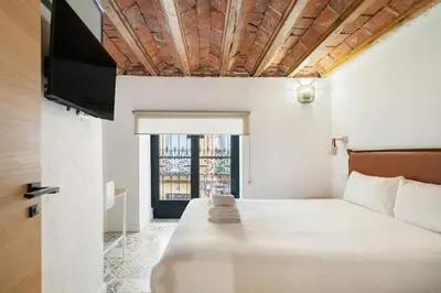 Cama o camas de una habitación en Nice flat in Lavapiés at street level S23B