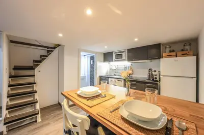Una cocina o zona de cocina en Discover Madrid from our cozy studio