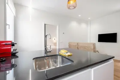 Una cocina o zona de cocina en Bright Refurbished -1Bedroom 1Bathroom-Salamanca