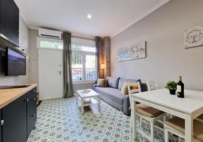 Una televisión o centro de entretenimiento en Apartamentos Manzanares 'Madrid Rio'