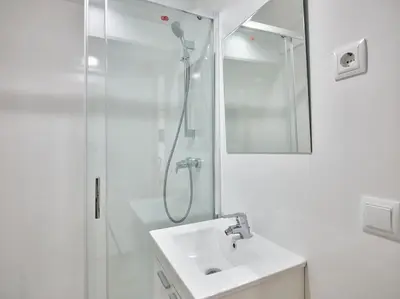 Un baño de NEW Plaza Elíptica Metro Bus 15 min centro 3d Luxe reformado