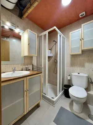 Un baño de Centro Embajadores Ave