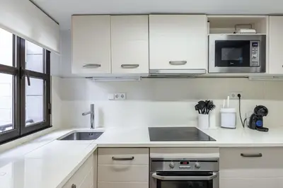 Una cocina o zona de cocina en Waou Gran Via VI - Alquiler Corta Duración
