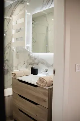 Un baño de Suites Marqués de Vadillo