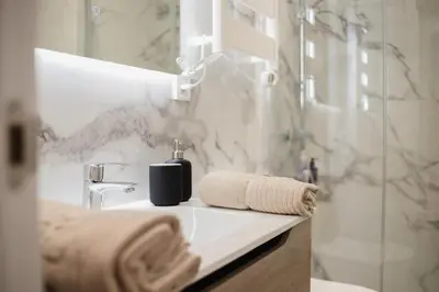 Un baño de Suites Marqués de Vadillo
