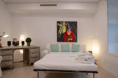 Cama o camas de una habitación en Amplio apto a 200m de Plaza de España, A/C WIFI
