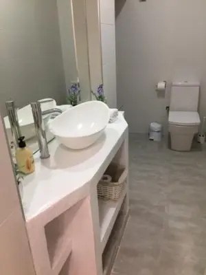 Un baño de Amplio apto a 200m de Plaza de España, A/C WIFI