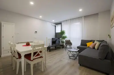 Zona de estar de Amplio apto 2 hab a 20min de Puerta del Sol