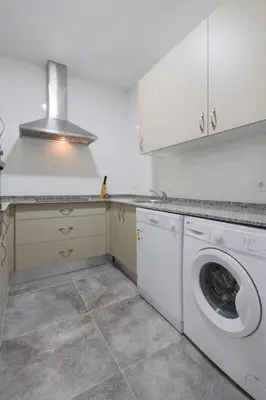 Una cocina o zona de cocina en Amplio apto 2 hab a 20min de Puerta del Sol