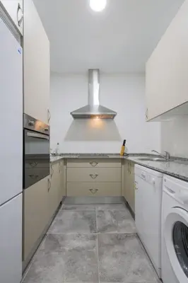 Una cocina o zona de cocina en Amplio apto 2 hab a 20min de Puerta del Sol
