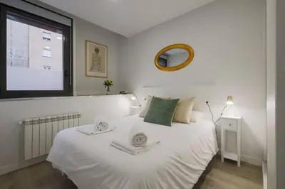 Cama o camas de una habitación en Amplio apto 2 hab a 20min de Puerta del Sol