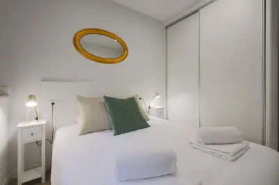 Cama o camas de una habitación en Amplio apto 2 hab a 20min de Puerta del Sol