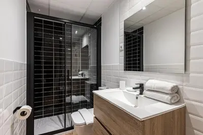 Un baño de Waou Best I Madrid Rio