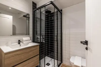 Un baño de Waou Best III Madrid Rio