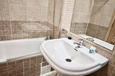 Un baño de For You Rentals Céntrico apartamento TEMPORAL en la Calle Infanta DIN131A