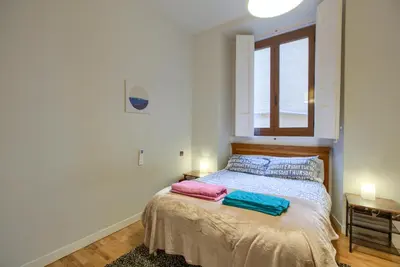Cama o camas de una habitación en Amplio y luminoso apartamento en el centro de Madrid