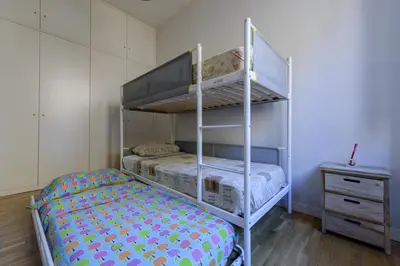 Cama o camas de una habitación en Amplio y luminoso apartamento en el centro de Madrid