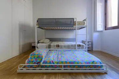 Cama o camas de una habitación en Amplio y luminoso apartamento en el centro de Madrid