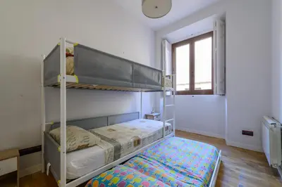 Cama o camas de una habitación en Amplio y luminoso apartamento en el centro de Madrid
