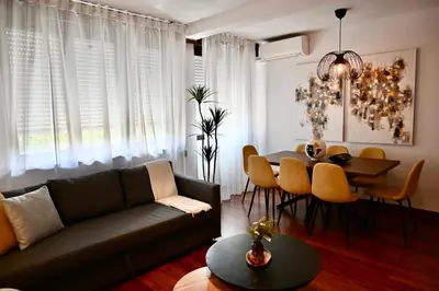 Zona de estar de For You Rentals Vivienda TEMPORAL de cuatro dormitorios en Arganzuela AMA1026