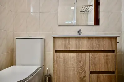 Un baño de For You Rentals Vivienda TEMPORAL de cuatro dormitorios en Arganzuela AMA1026