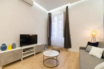 Una televisión o centro de entretenimiento en Precioso apartamento junto a Plaza Mayor