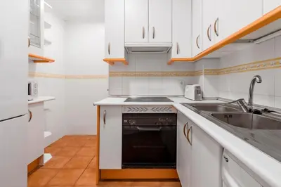 Una cocina o zona de cocina en GuestReady - Trendy residence near Plaza Mayor