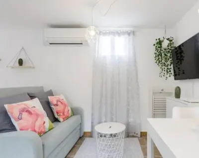Una televisión o centro de entretenimiento en Cozy apartmento in Lavapies-Sal34