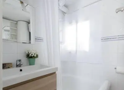 Un baño de Cozy apartmento in Lavapies-Sal34