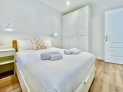 Cama o camas de una habitación en Puerta de Toledo VII - Apartamento de 2 dormitorios con Balcón