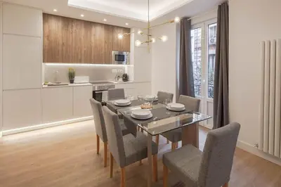 Una cocina o zona de cocina en Chamberi III calle Cardenal Cisneros 3BR 3BH