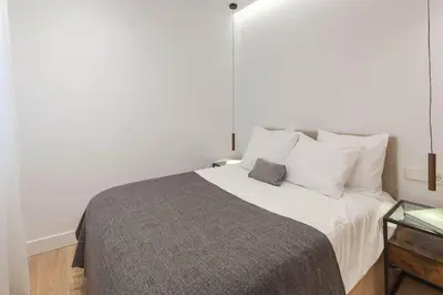 Cama o camas de una habitación en Chamberi III calle Cardenal Cisneros 3BR 3BH