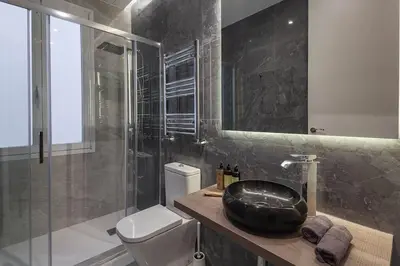 Un baño de Chamberi III calle Cardenal Cisneros 3BR 3BH