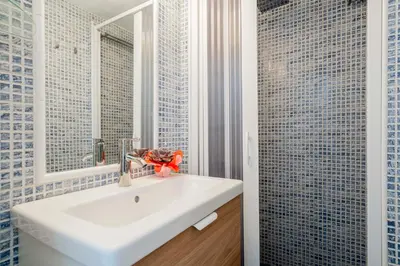 Un baño de Homelike Lavapies 2 bedroom